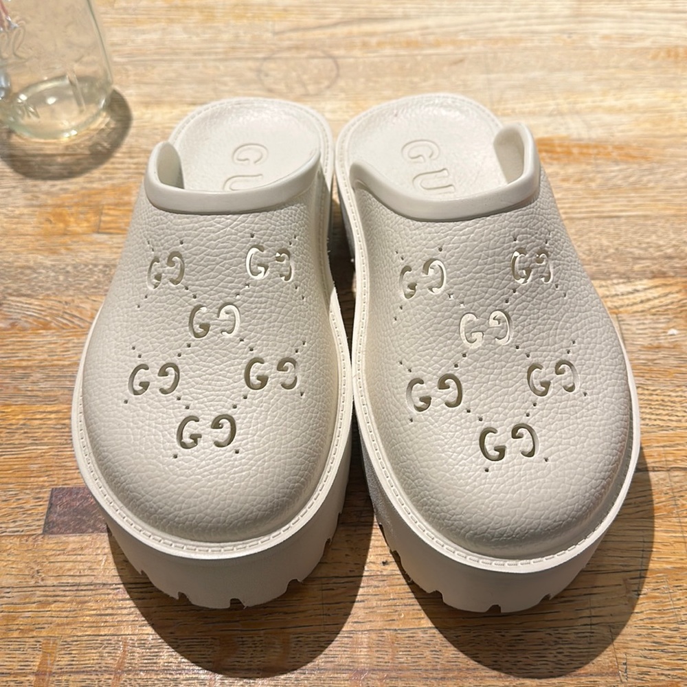 Fake guicci slides